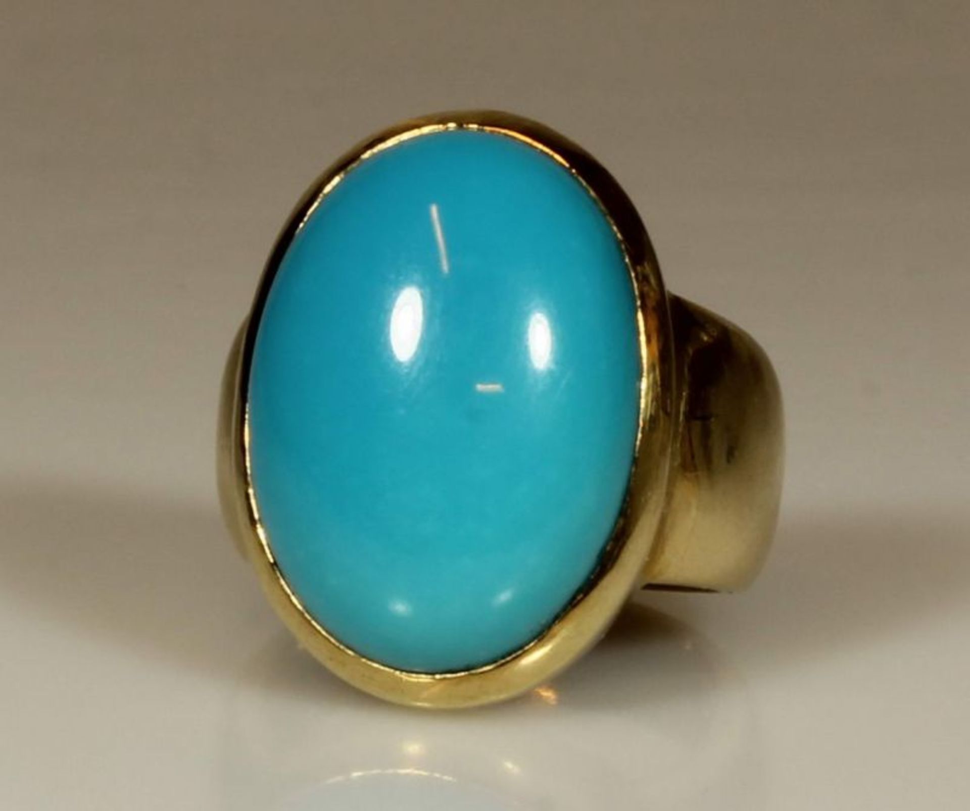 Ring, GG 585, Türkis-Cabochon, 16 g, RM 17.5 20.00 % buyer's premium on the hammer price 19.00 % VAT