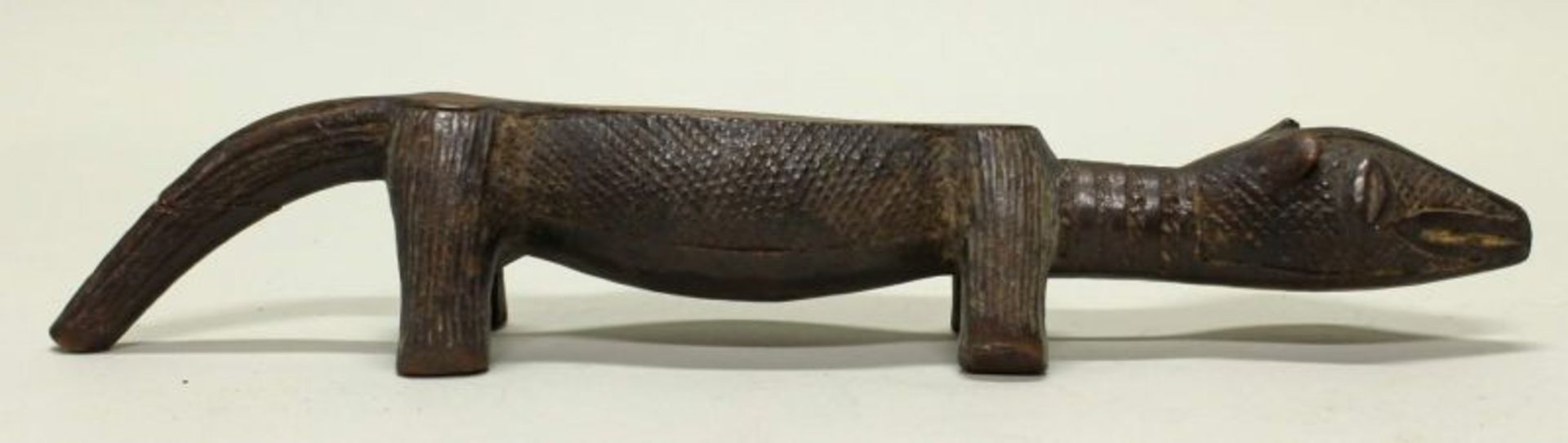 Reib-Orakel, "Krokodil", Afrika, authentisch, Holz, 34 cm, Schwanz geklebt. Provenienz: Rheinische - Image 2 of 3