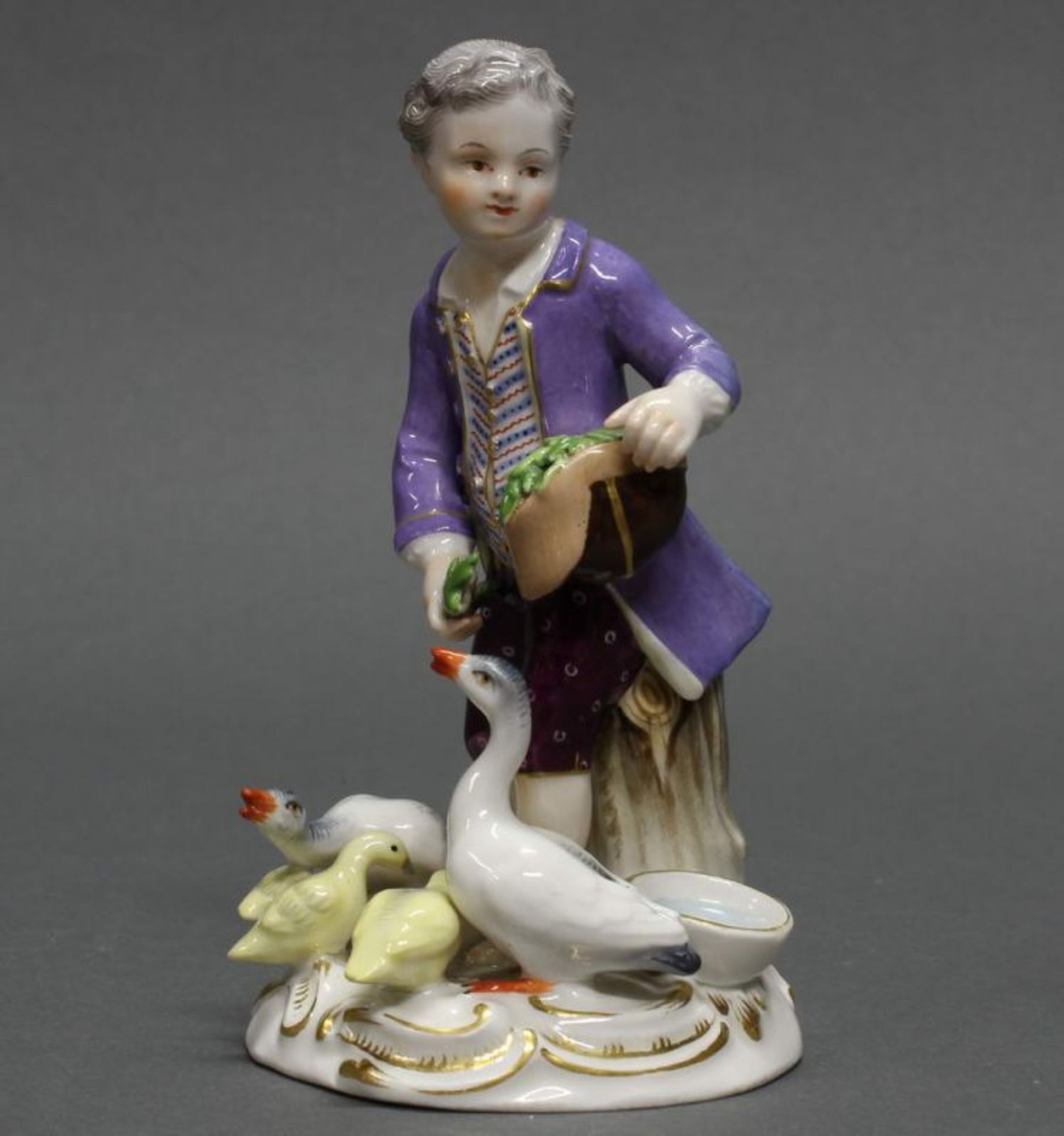 Porzellanfigur, "Knabe, Gänse fütternd", Meissen, Schwertermarke, 1850-1924, 1. Wahl, Modellnummer C