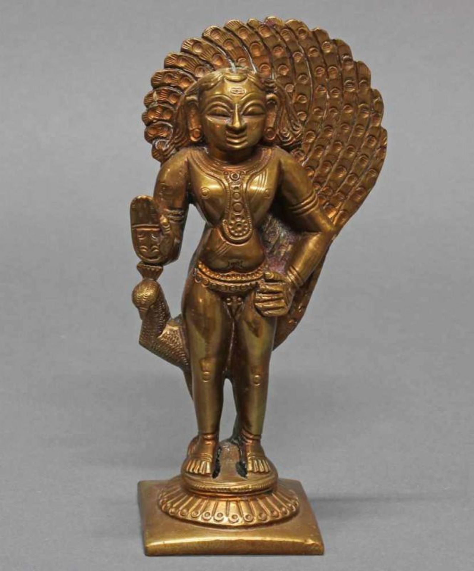 Konvolut 13 Kleinbronzen, Indien, 19./20. Jh., Messing/Bronze, Gottheiten, Altar, u.a., 4.3-28 cm - Image 14 of 14