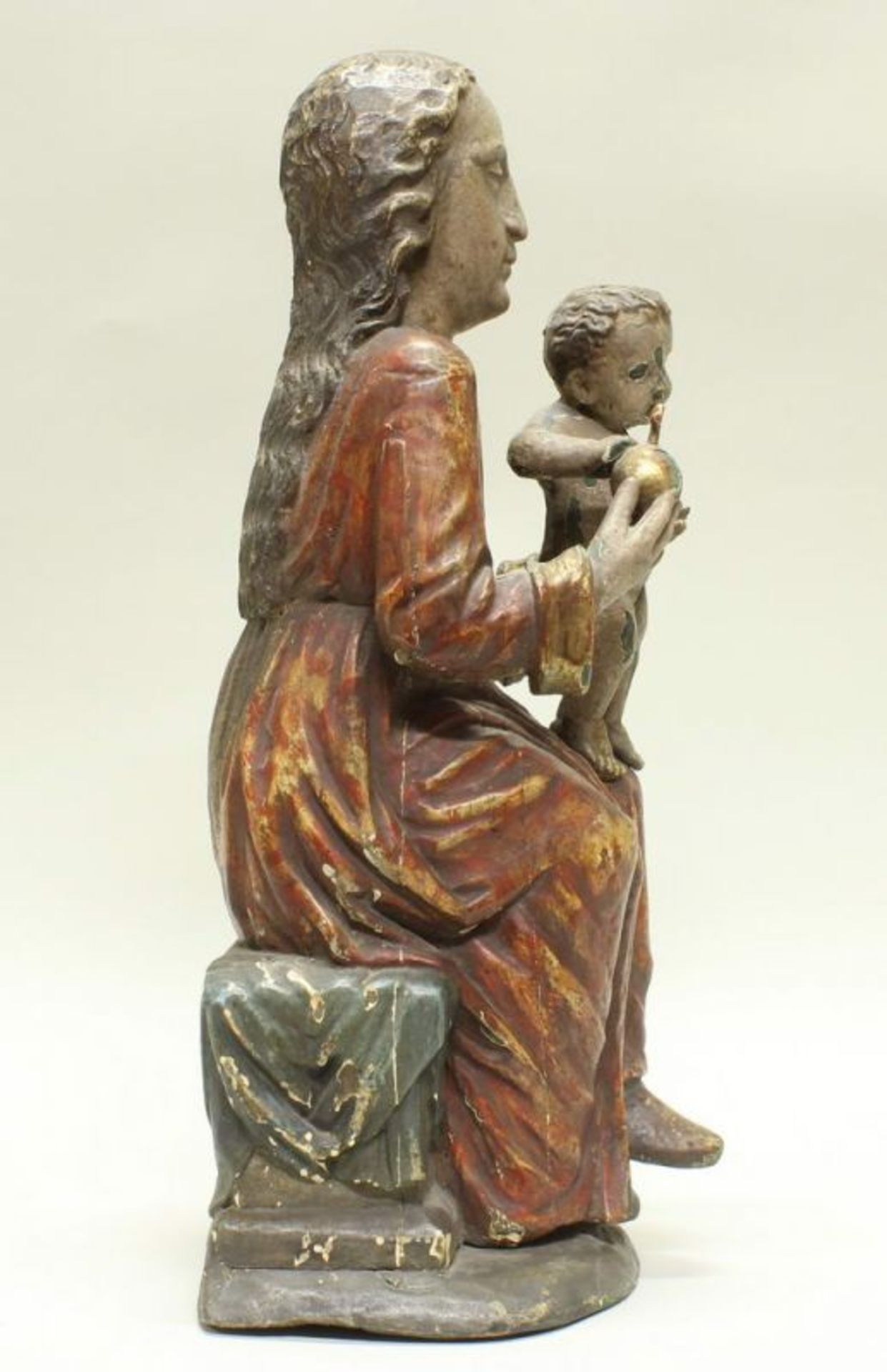 Skulptur, Holz geschnitzt, "Muttergottes mit Kind", im gotischen Stil, 19./20. Jh., Fassung - Image 5 of 5