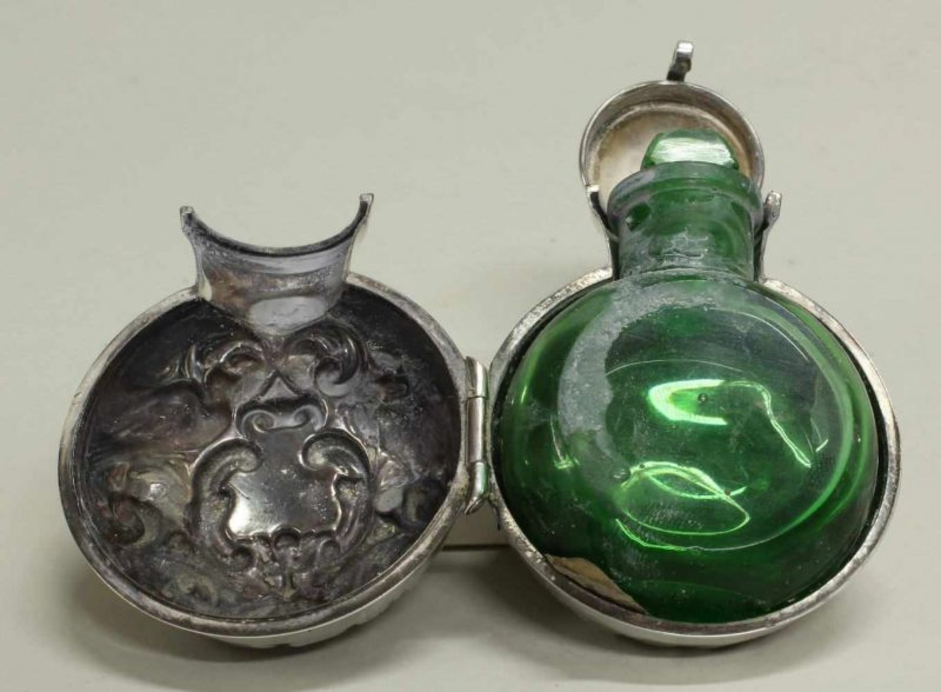Flakon und Pillendose, Silber 935, London, 1985 bzw. Birmingham, 1900, Flakon innen mit grünem - Image 2 of 4