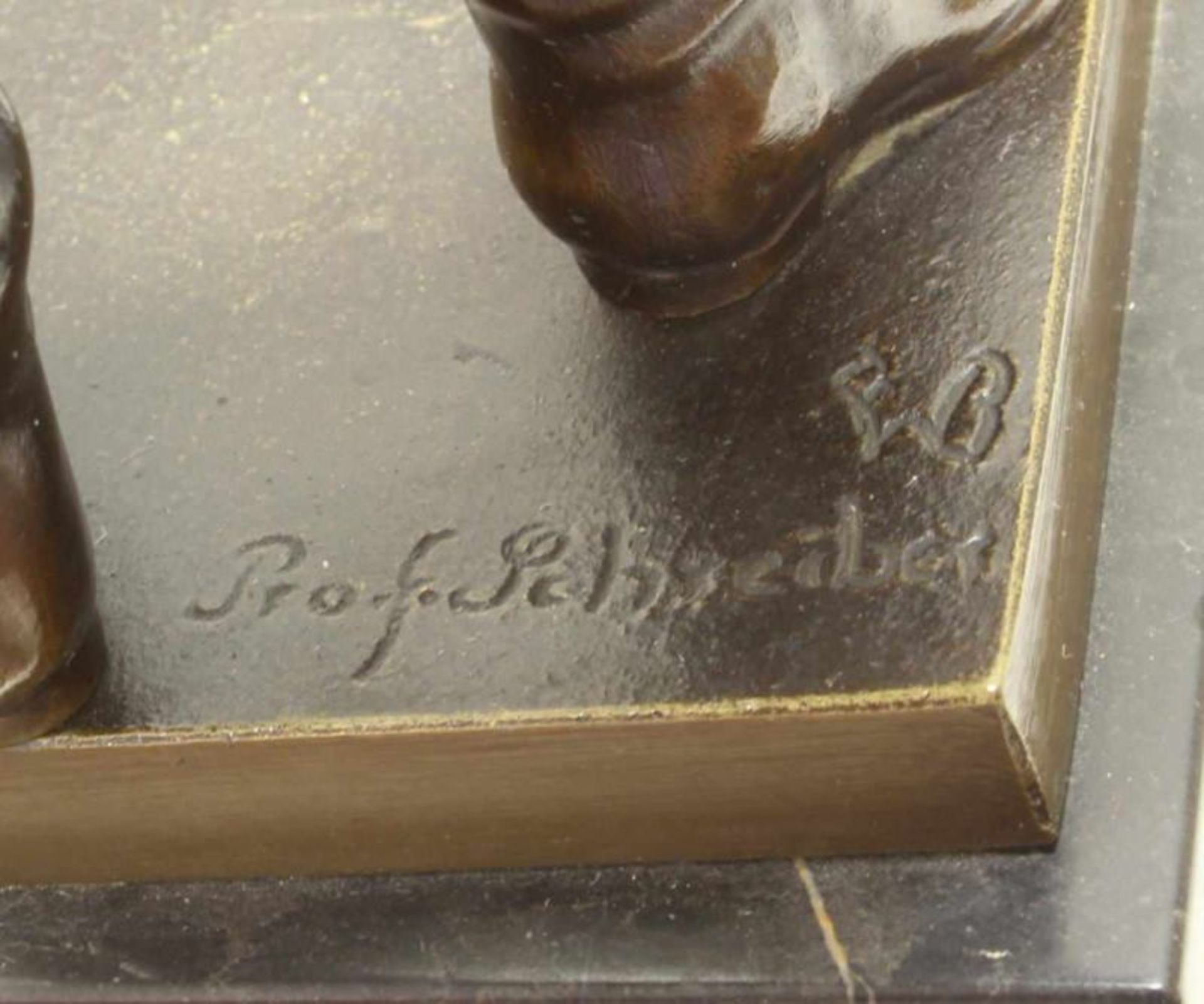 Bronze, braun patiniert "Friedrich II.", auf der Plinthe bezeichnet Prof. Schreiber, auf - Image 4 of 4