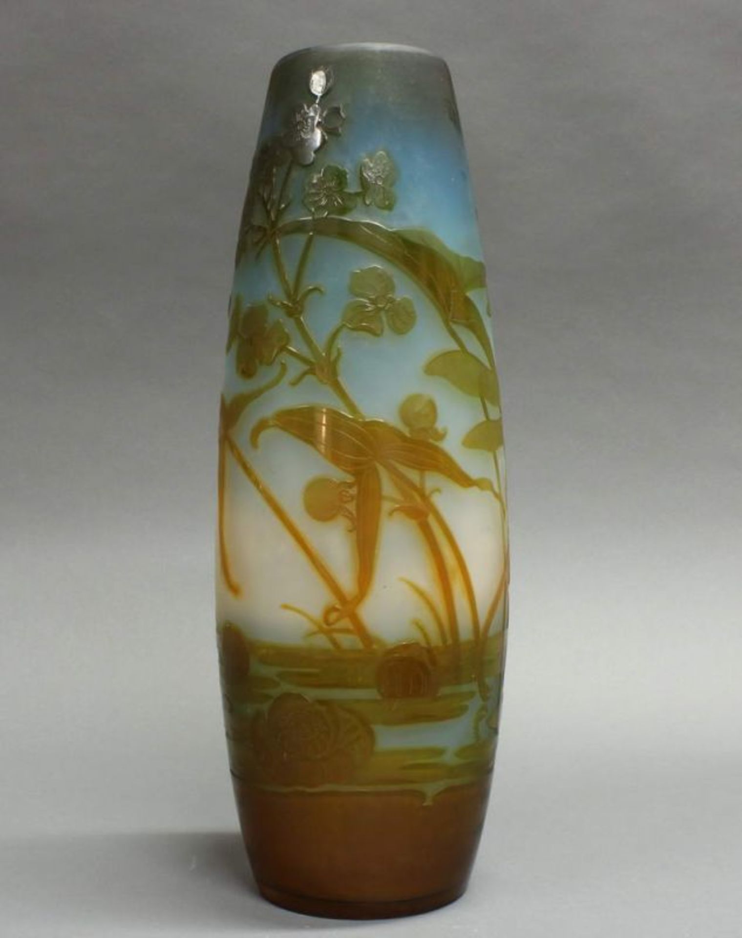 Vase, Emile Gallé, um 1910, Glas, honiggelber Überfangdekor mit Libellen und Teichrosen, Fond weiß - Image 3 of 6