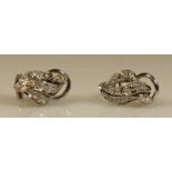 Paar Ohrclipse, WG 585, 24 Achtkant-Diamanten zus. ca. 0.30 ct., etwa tcr-vs, ca. 3.8 g 20.00 %