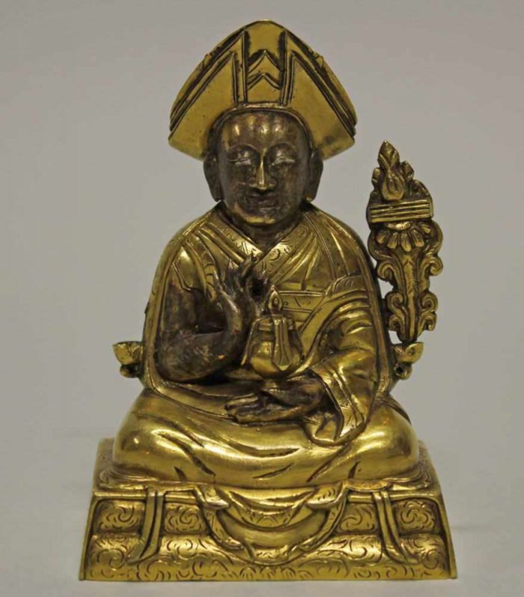 Skulptur, "Lama", Sinotibetisch, 19. Jh., Bronze, feuervergoldet, Lehrmeister im Mönchsgewand mit