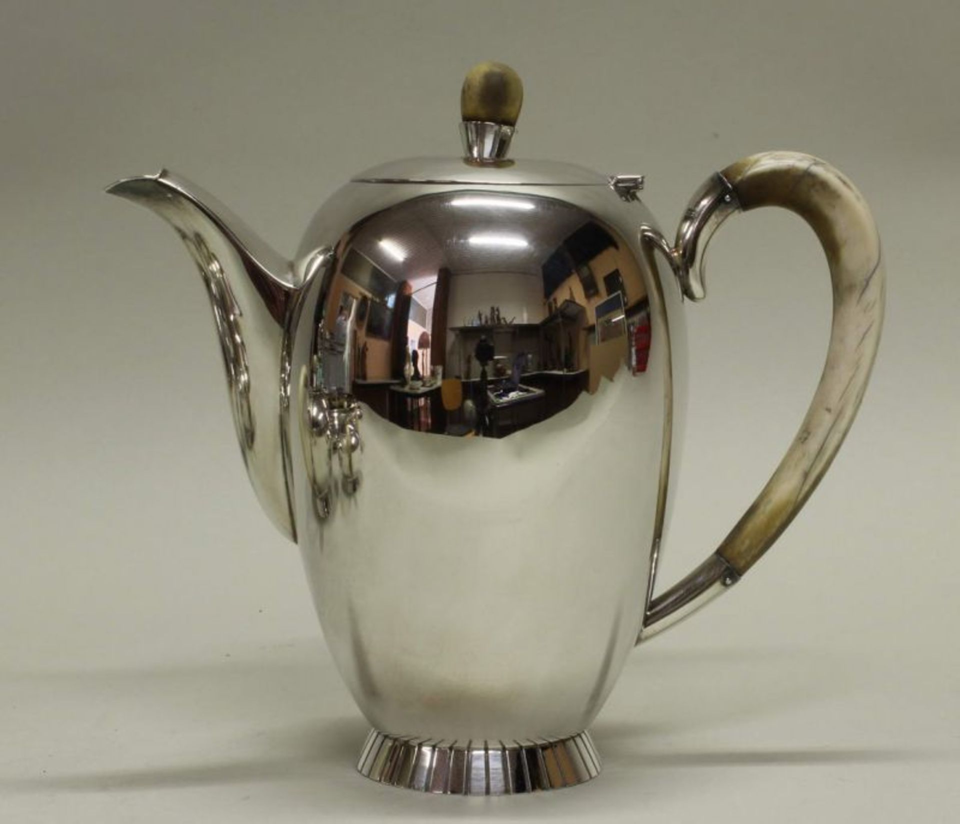 Kaffee- und Teeservice, Silber 925, Wilhelm Binder, 1920/30er Jahre, Henkel und Knäufe aus - Bild 2 aus 3