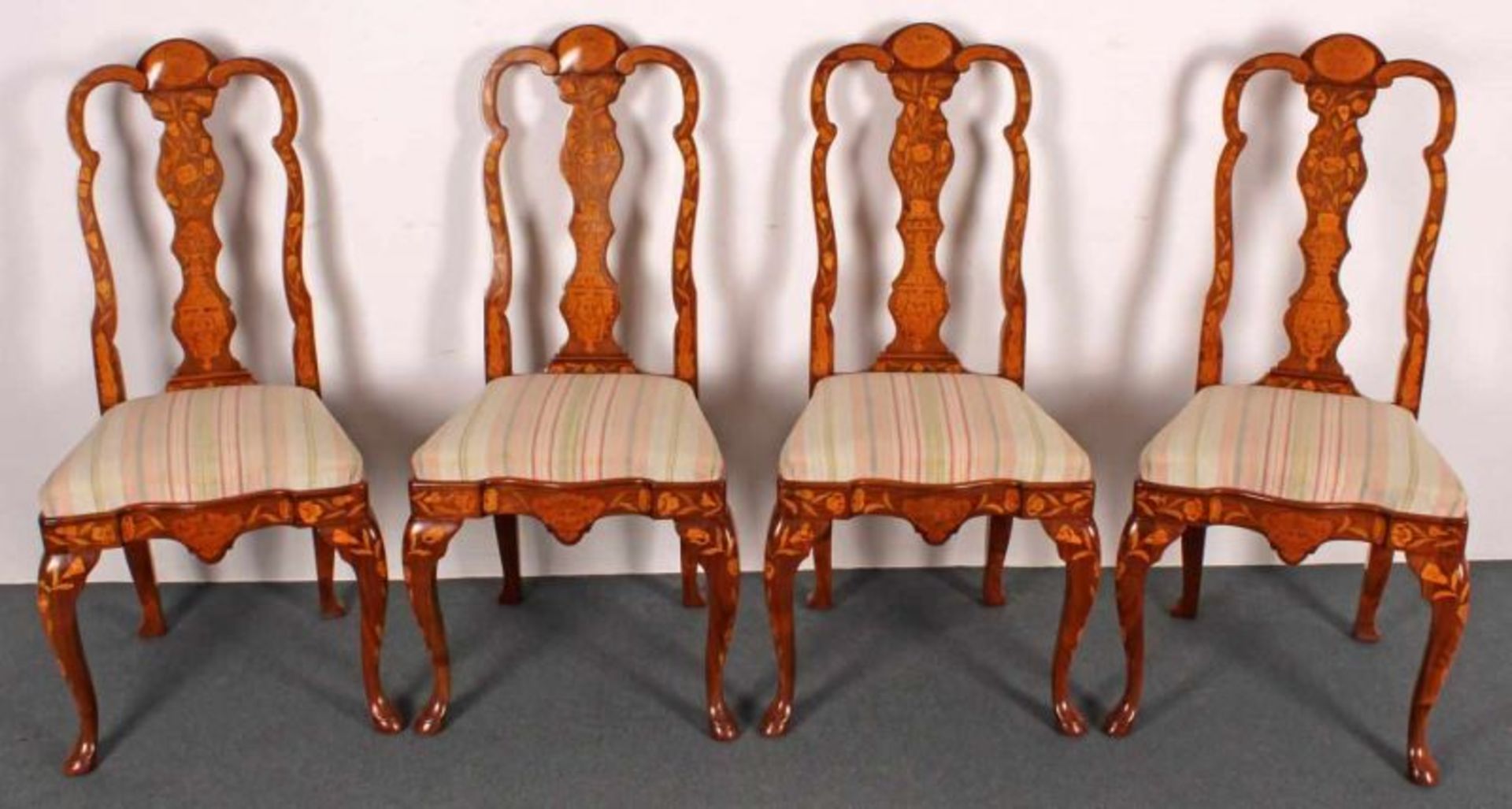 4 Stühle, holländischer Barockstil, 20. Jh., Nussholz mit Intarsien, Sitzpolster 20.00 % buyer's