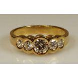 Ring, GG 750, 1 Brillant laut Punzierung 0.59 ct., etwa tw/vsi, 6 Diamantbaguettes zus. laut