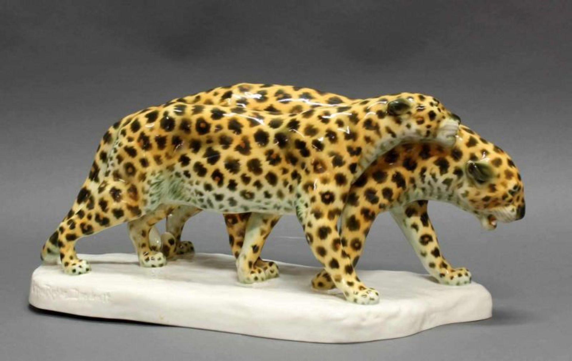 Porzellangruppe, "Leopardenpaar", Schwarzburger Werkstätten für Porzellankunst, Pressmarke,