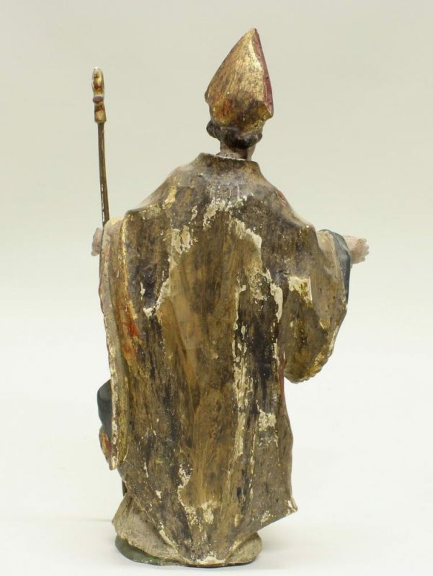 Skulptur, "Bischofsheiliger", Holz geschnitzt, gefasst, um 1900, 33.5 cm hoch, lose anbei Stab und - Image 4 of 5