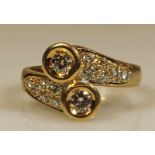 Ring, GG 585, 2 Brillanten zus. ca. 0.40 ct., 12 Brillanten zus. ca. 0.40 ct., alle etwa fw-w/lpr.-