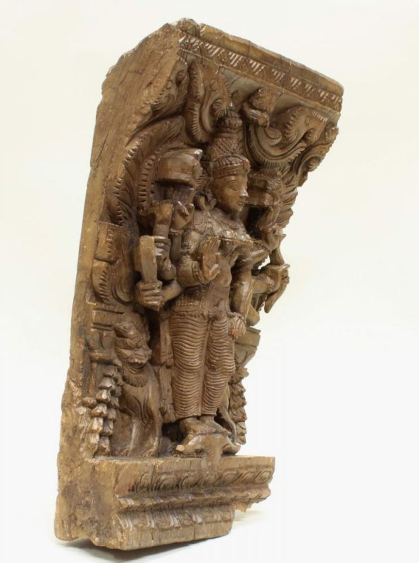 Holzrelief, Indien, 20. Jh., figural, womöglich von einem Tempelwagen, 45 x 26.5 x 10 cm, etwas - Image 2 of 4
