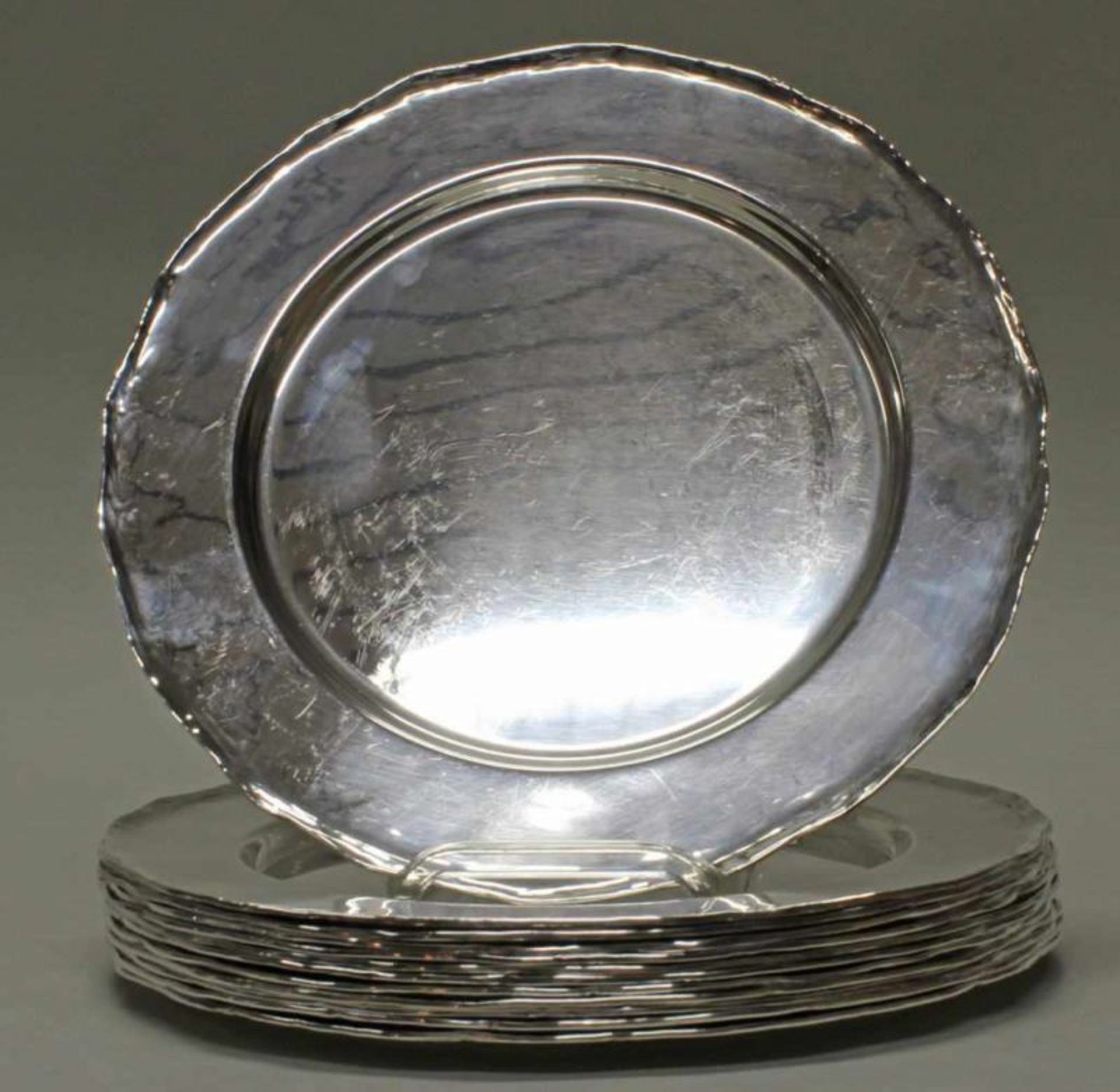 12 Platzteller, Silber 925, Peru, Camusso, ø 27.5 cm, zus. ca. 5.500 g 20.00 % buyer's premium on