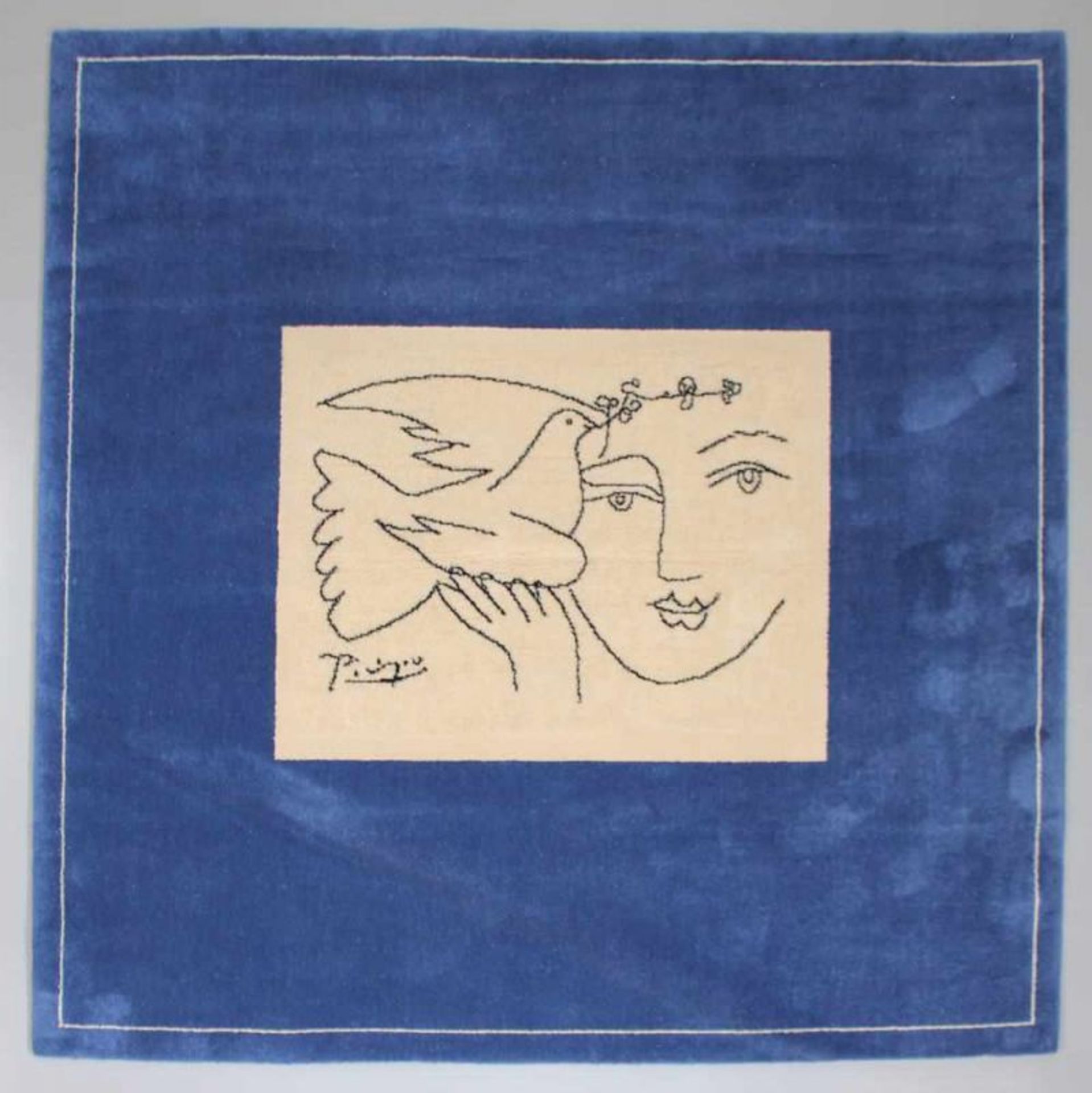 Design-Teppich, Picasso-Motiv 'Le Visage de la Paix', blaugrundig, Fond beige, limitierte Auflage