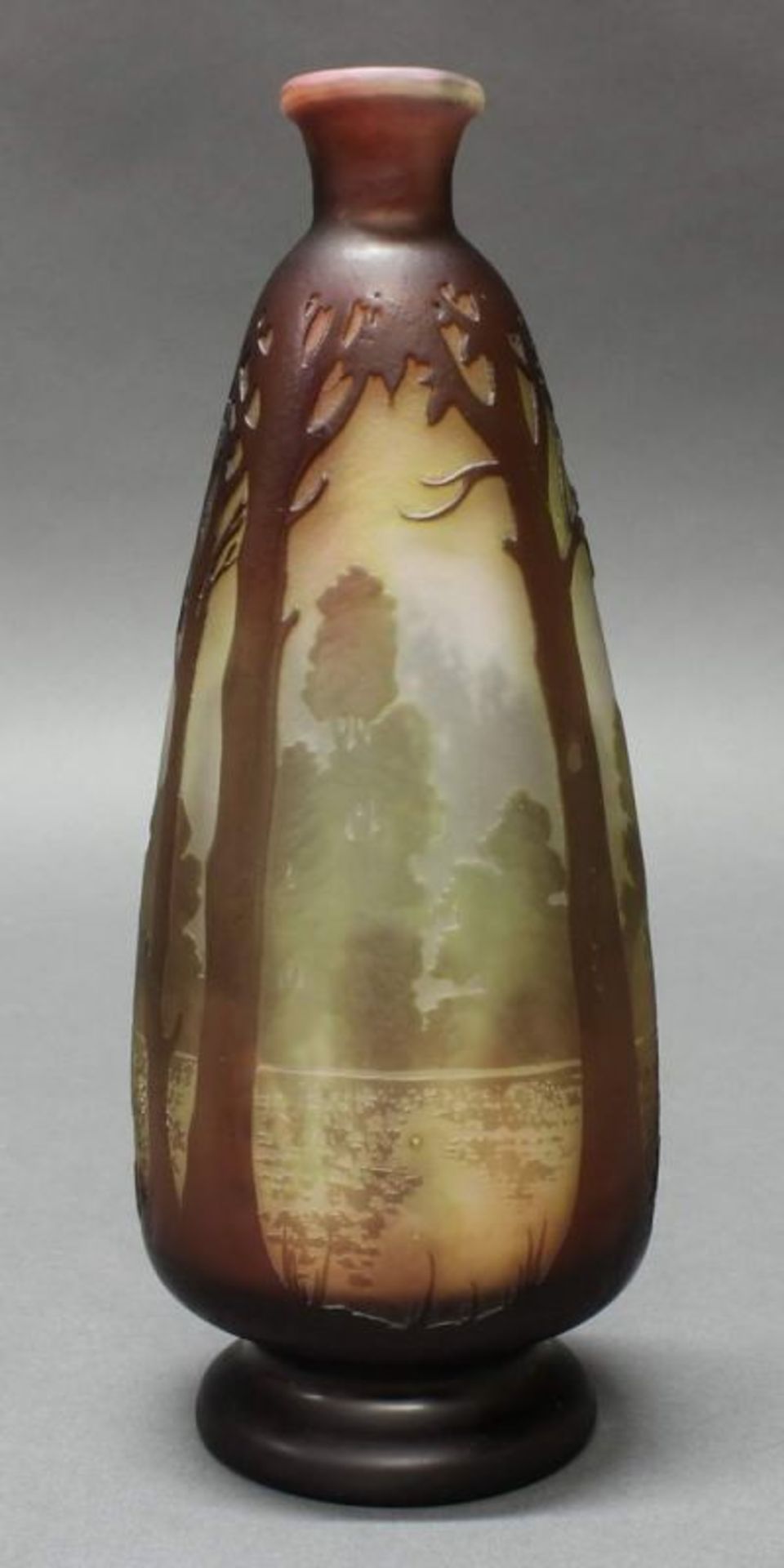 Vase, Emile Gallé, 1902-1903, Glas, abgeflacht, brauner Überfangdekor mit baumbestandener