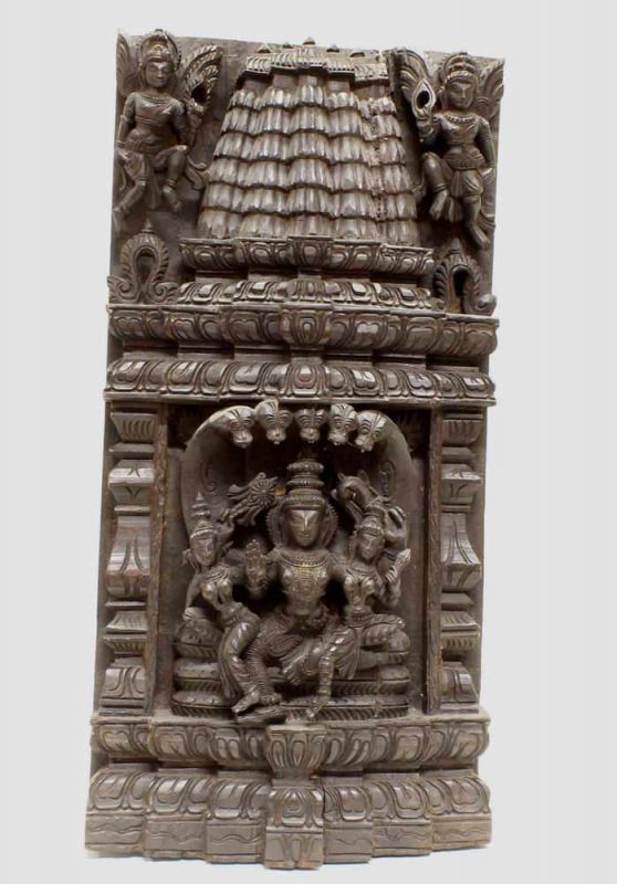Holzrelief, Indien, 20. Jh., figural, womöglich von einem Tempelwagen, 60.5 x 30.5 x 7 cm 20.00 %