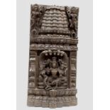 Holzrelief, Indien, 20. Jh., figural, womöglich von einem Tempelwagen, 60.5 x 30.5 x 7 cm 20.00 %