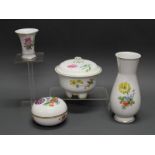 Deckelschale, Meissen, Schwertermarke, 1924-1934, 1. Wahl, Blume 2, Goldzier, 14 cm hoch, ø 17 cm;