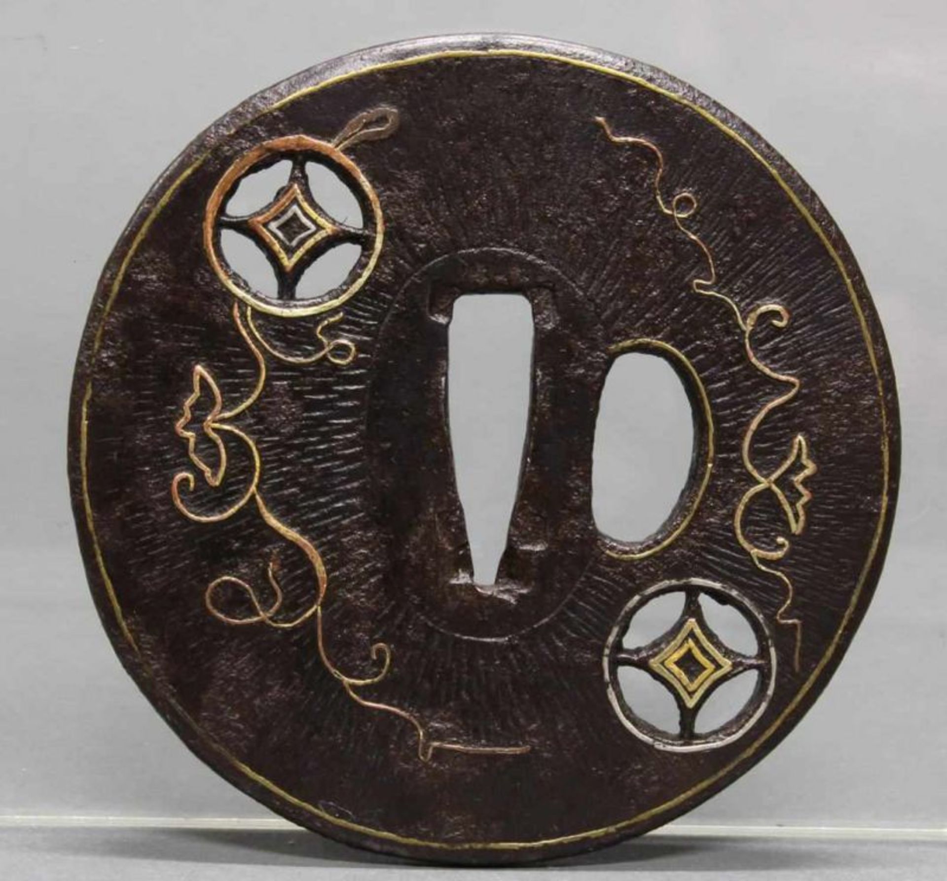 Tsuba, Japan, 19. Jh., Eisen, Ranken und durchbrochene Ornamente, Metalleinlagen, ø 8.2 cm, - Image 2 of 2