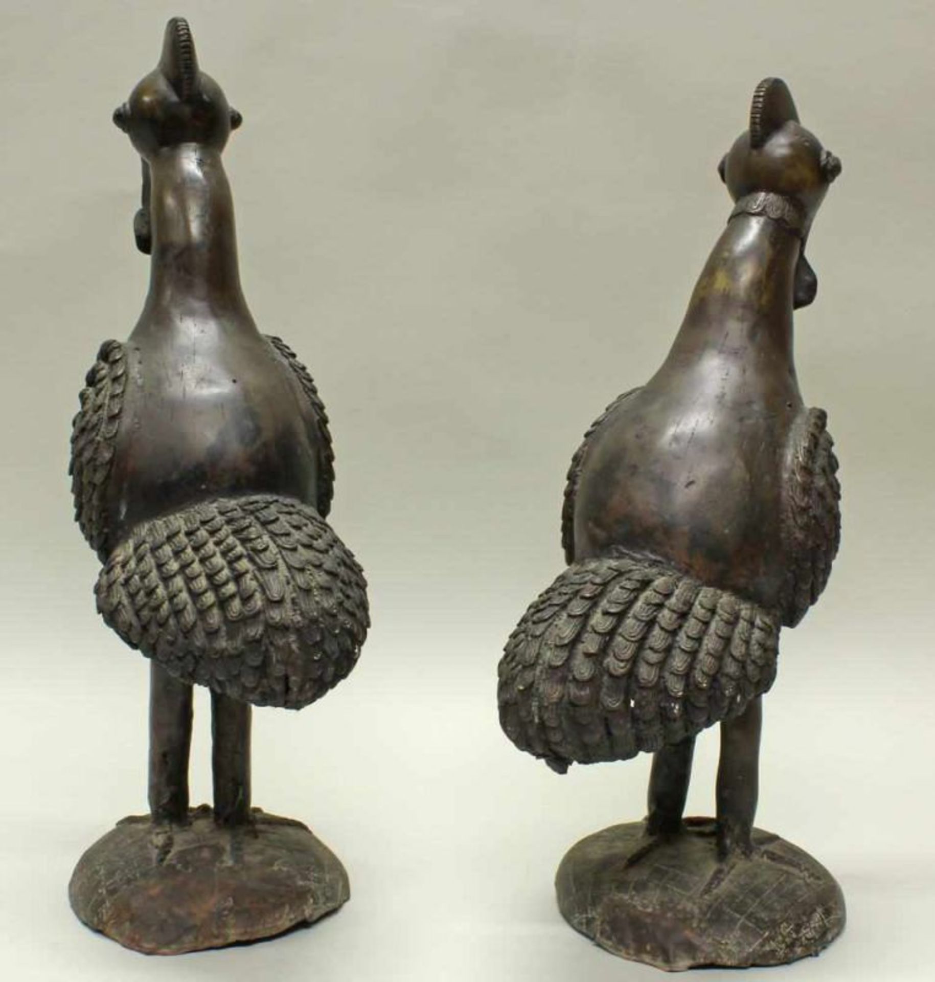 Paar Vögel, Bronze, Afrika, 51 cm bzw. 53 cm hoch. Provenienz: Rheinische Privatsammlung 20.00 % - Image 2 of 2