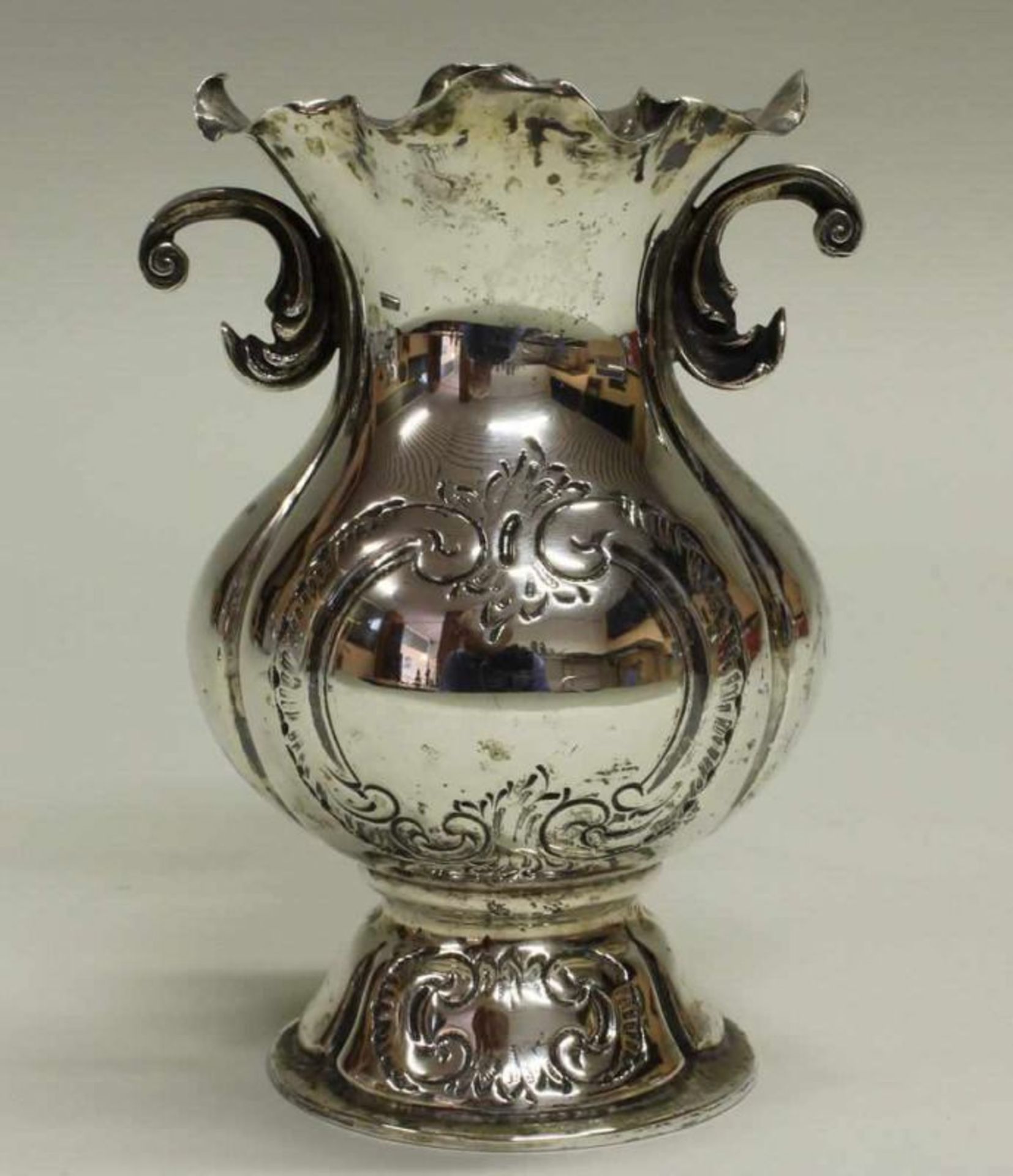 Vase, Silber 800, Italien, bauchig, Rankendekor, 15.5 cm hoch, ca. 233 g 20.00 % buyer's premium