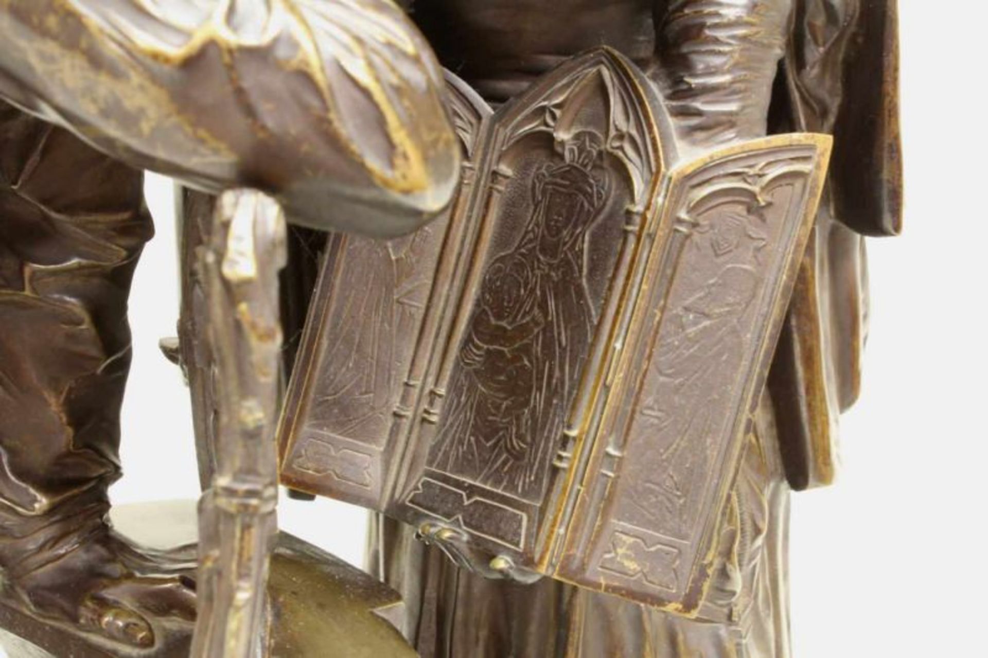 Bronze, "Präsentation des Kunstwerkes", eine Nonne zeigt einem Schmied einen Klappaltar, auf dem - Image 3 of 7