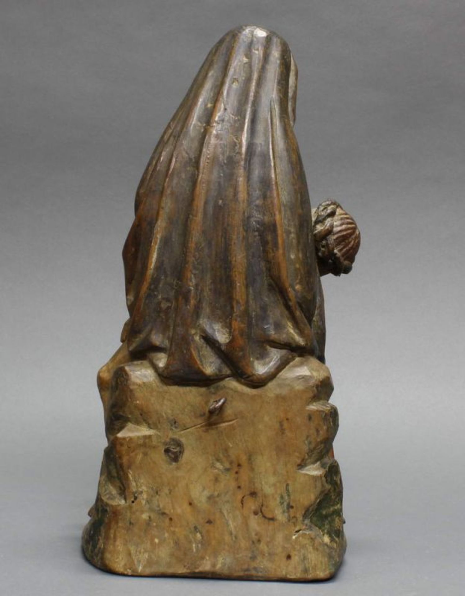 Skulptur, Holz geschnitzt, "Pietà", westfälisch, wohl Anfang 16. Jh., 34 cm, abgelaugt, Reste von - Image 4 of 6