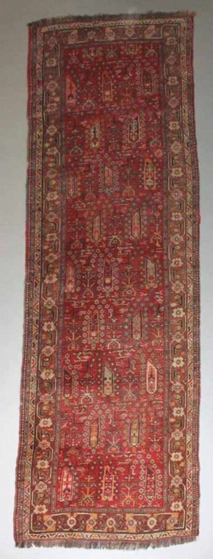 Kasak, Kaukasus, Pflanzenfarben, ca. 3.78 x 1.25 m, Flor reduziert, Rand mit Gebrauchsspuren 20.00 %