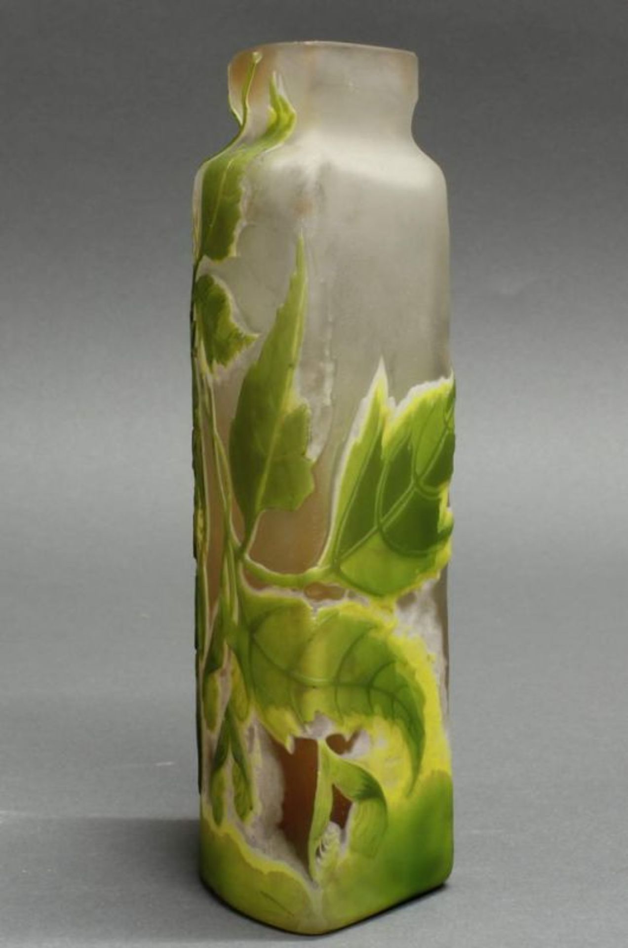 Vase, Emile Gallé, um 1910, Glas, farbiger Überfangdekor mit Eschenahorn, schauseitig gerundete - Image 2 of 6