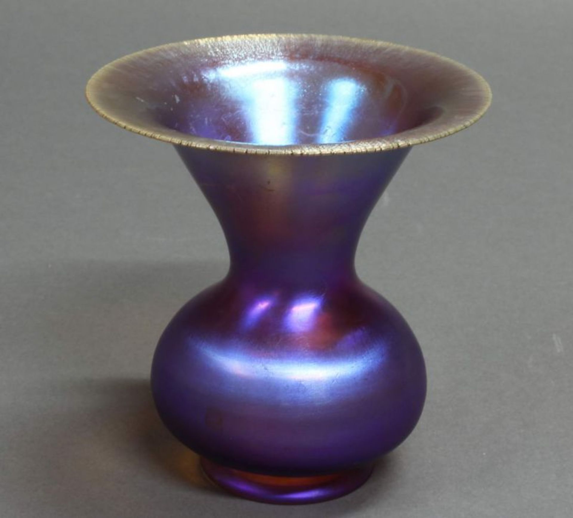 Vase, Amphoravase, Vierhenkelvase, Glas, verschiedene Farben, irisierend, 10-15 cm hoch 20.00 % - Image 5 of 8