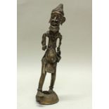 Figur, "Jäger", Bronze, Benin, Afrika, 36 cm hoch. Provenienz: Rheinische Privatsammlung 20.00 %