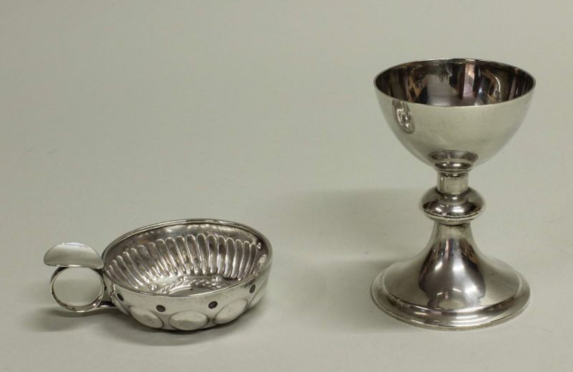 Probierschale, Silber 950, Frankreich, Henkel mit Daumenrast, 3.3 cm hoch, ca. 70 g; Pokal, Silber