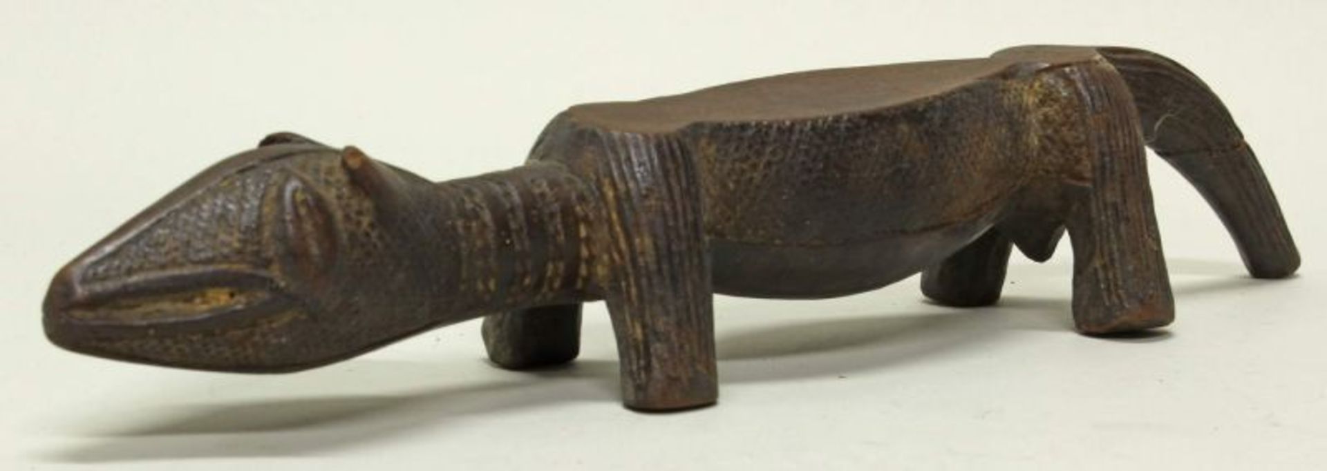 Reib-Orakel, "Krokodil", Afrika, authentisch, Holz, 34 cm, Schwanz geklebt. Provenienz: Rheinische