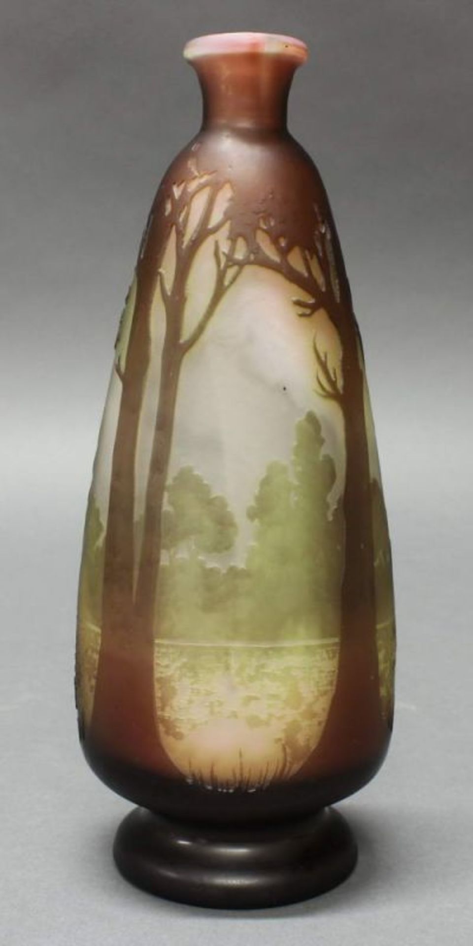 Vase, Emile Gallé, 1902-1903, Glas, abgeflacht, brauner Überfangdekor mit baumbestandener - Image 2 of 5