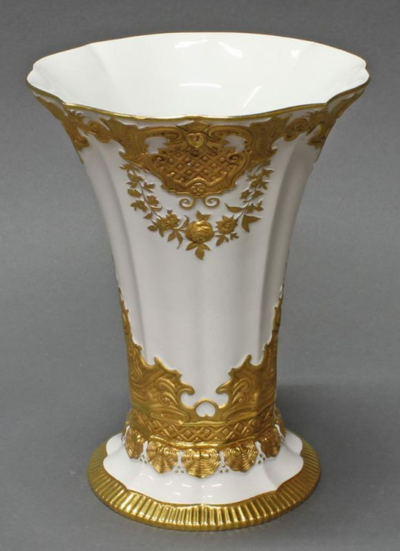 Vase, Meissen, Schwertermarke, 1. Wahl, konisch, Goldbronzedekor, matt und poliert, 21.5 cm hoch