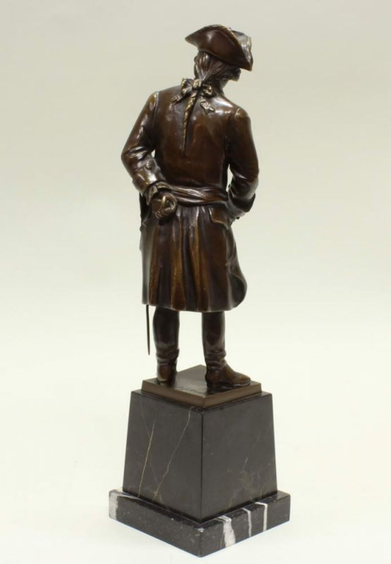 Bronze, braun patiniert "Friedrich II.", auf der Plinthe bezeichnet Prof. Schreiber, auf - Image 3 of 4