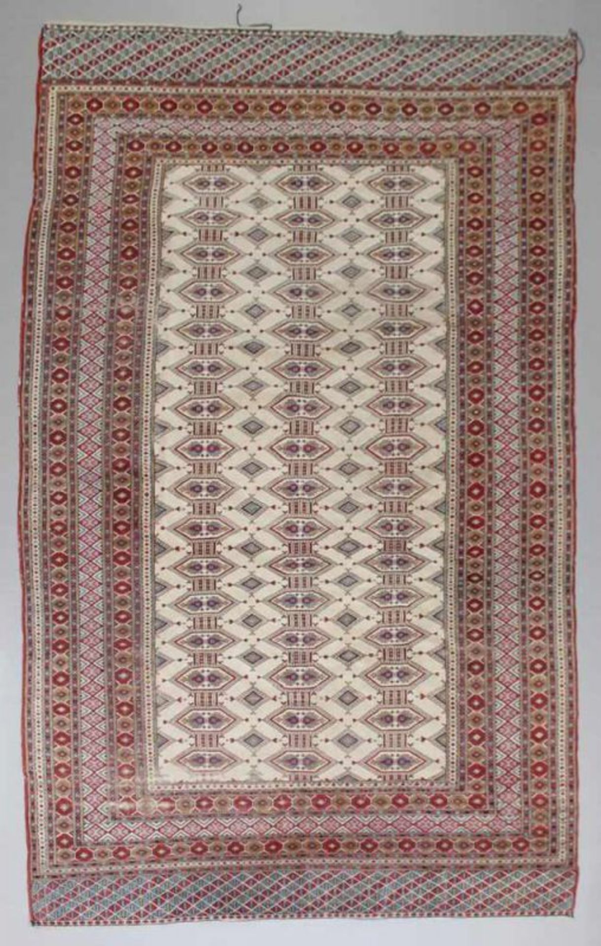 Yomoud, Turkmenistan, älter, ca. 2.88 x 1.85 m, Flor teils stärker reduziert, Fransen fehlen 20.00 %