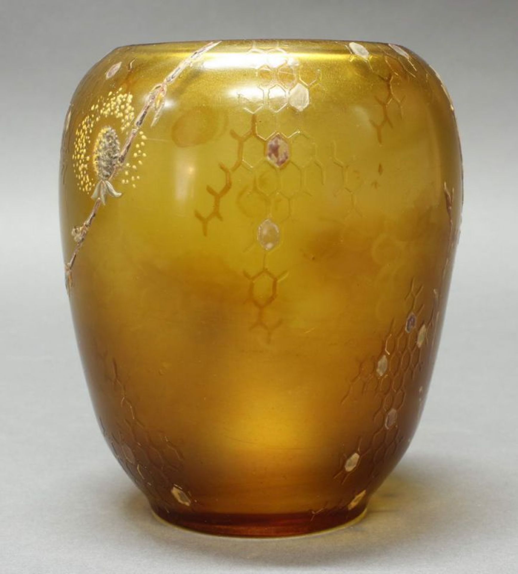 Vase, Emile Gallé, um 1898, honigfarbenes Glas, reliefiert mit Honigwaben, Bienen und - Image 2 of 4