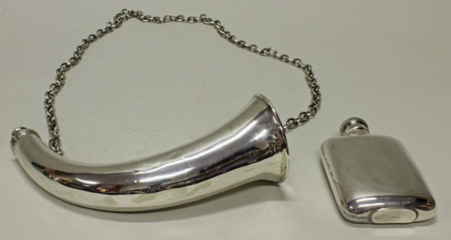 Flachmann, Silber 925, Dublin, 1847, Trinkhornform, an Kette, 22 cm, gesamt ca. 315 g, wenig