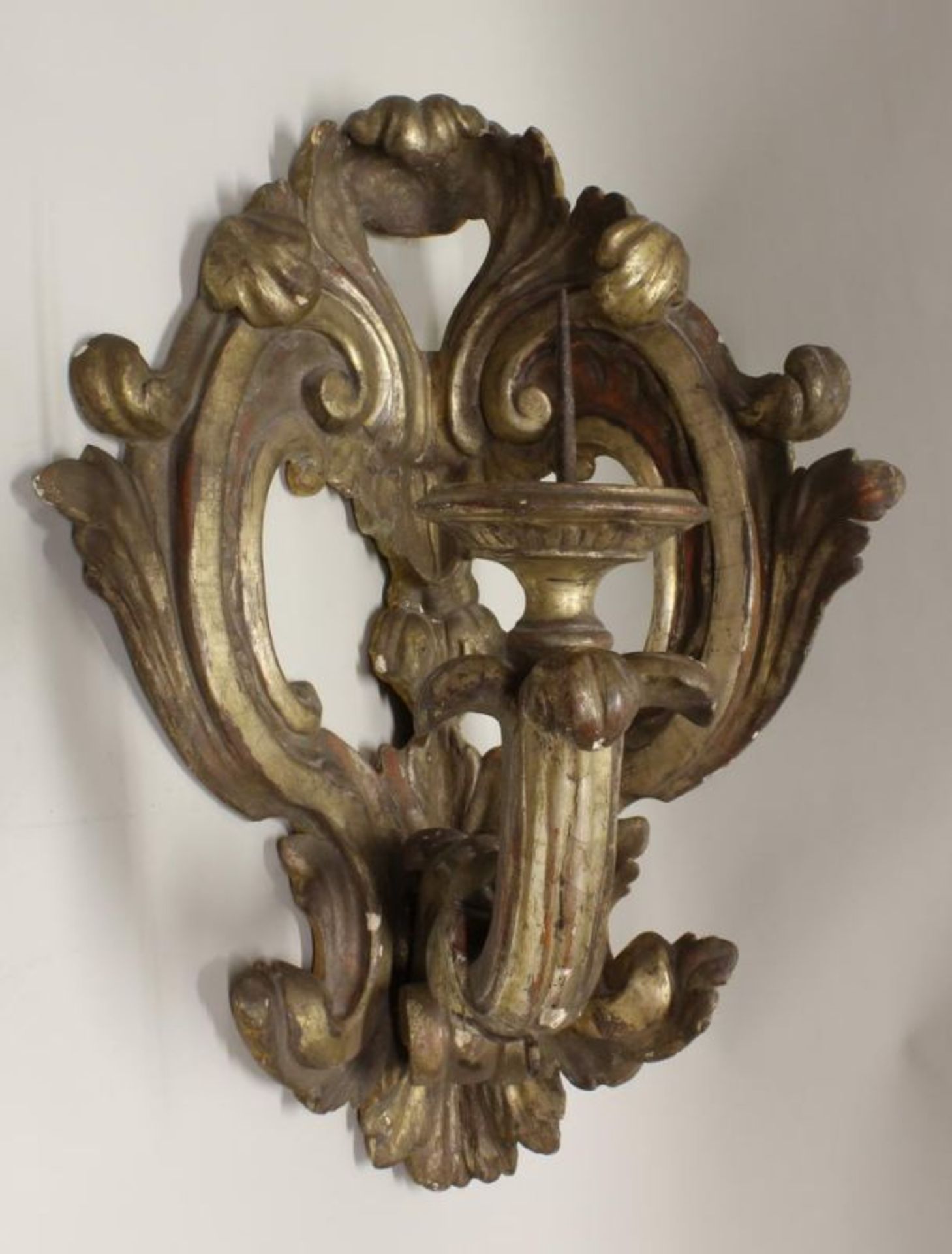 Eckwandleuchter, 19. Jh., Holz, goldbronziert, Barockform, Kerzenarm mit Dorn, 78 cm hoch,