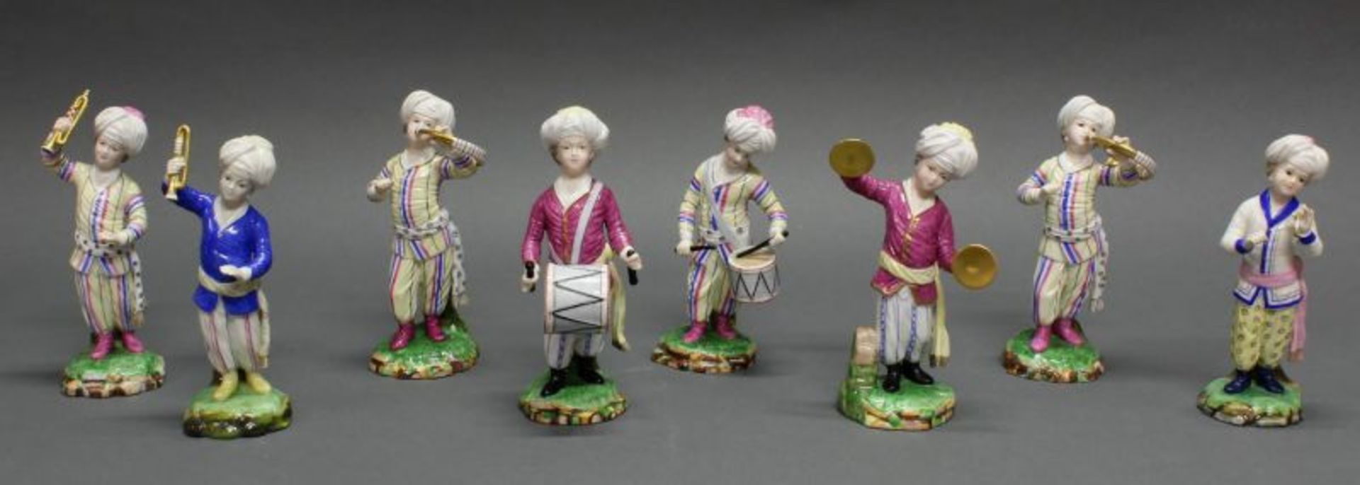 8 Porzellanfiguren, "Musikanten der Türkenkapelle", Höchst, 20. Jh., polychrom und goldstaffiert,