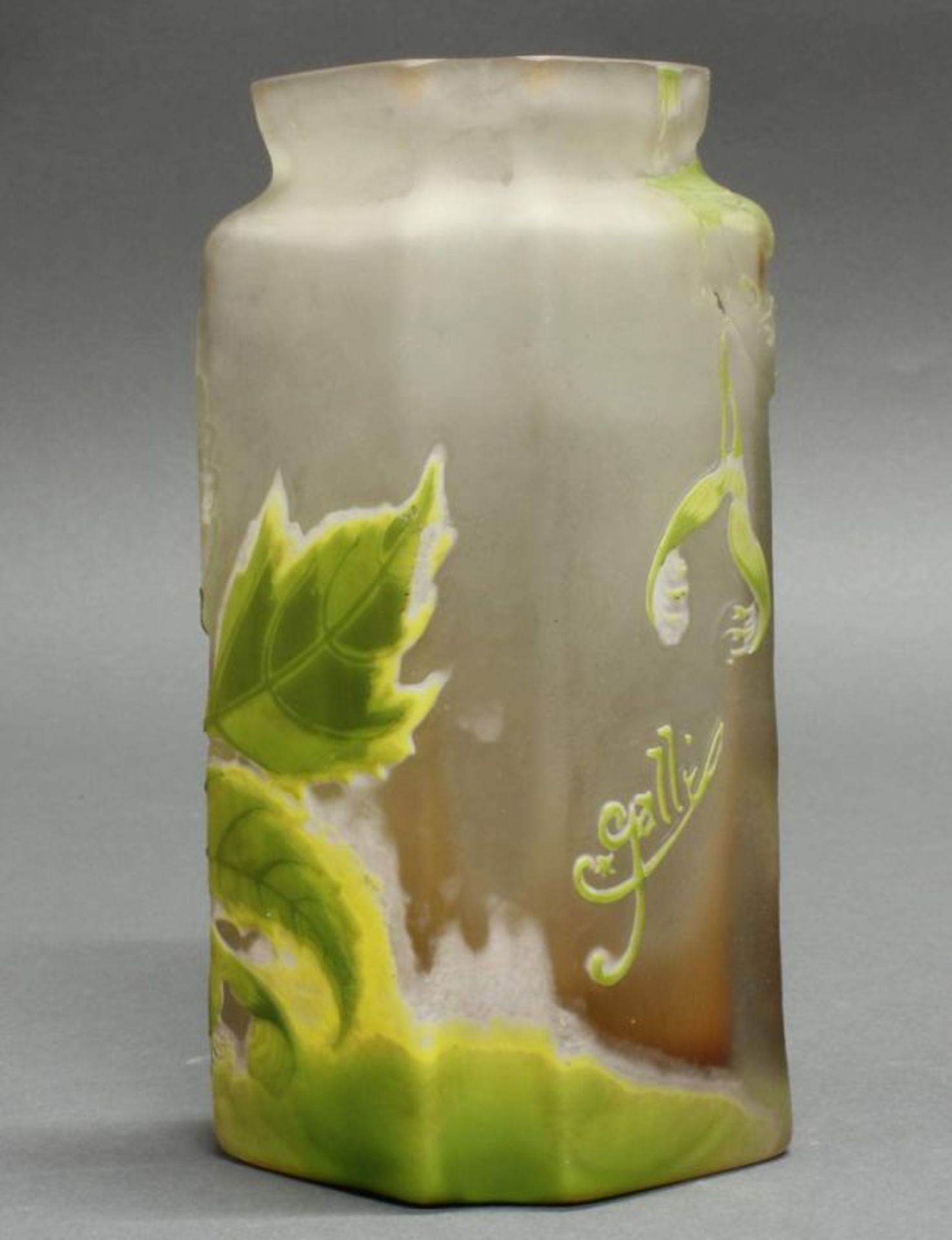 Vase, Emile Gallé, um 1910, Glas, farbiger Überfangdekor mit Eschenahorn, schauseitig gerundete - Image 3 of 6