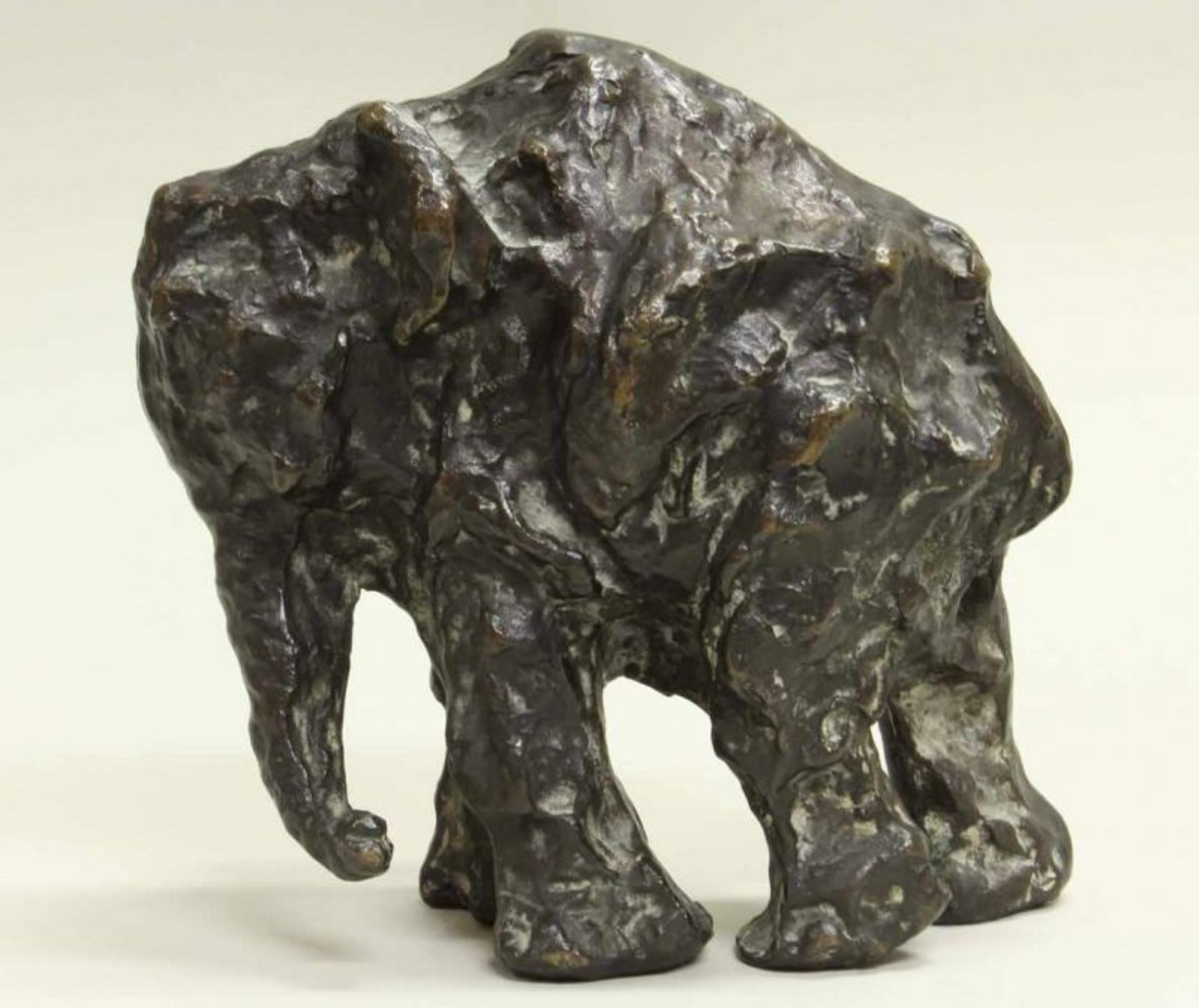 Bronze, "Elefant", unter dem Fuß bezeichnet Gerdes, 16 cm hoch. Hans Gerdes, 1906 Stuttgart - 1979