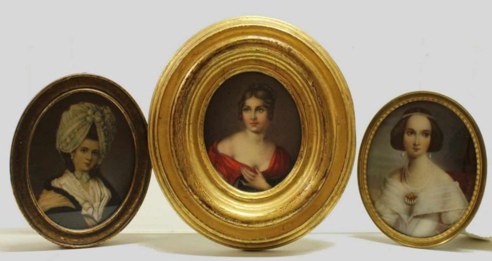 3 Miniaturen, Gouache auf Elfenbein(?), "Damenbildnisse", 19./Anfang 20. Jh., ca. 8 x 6 cm bis 7 x