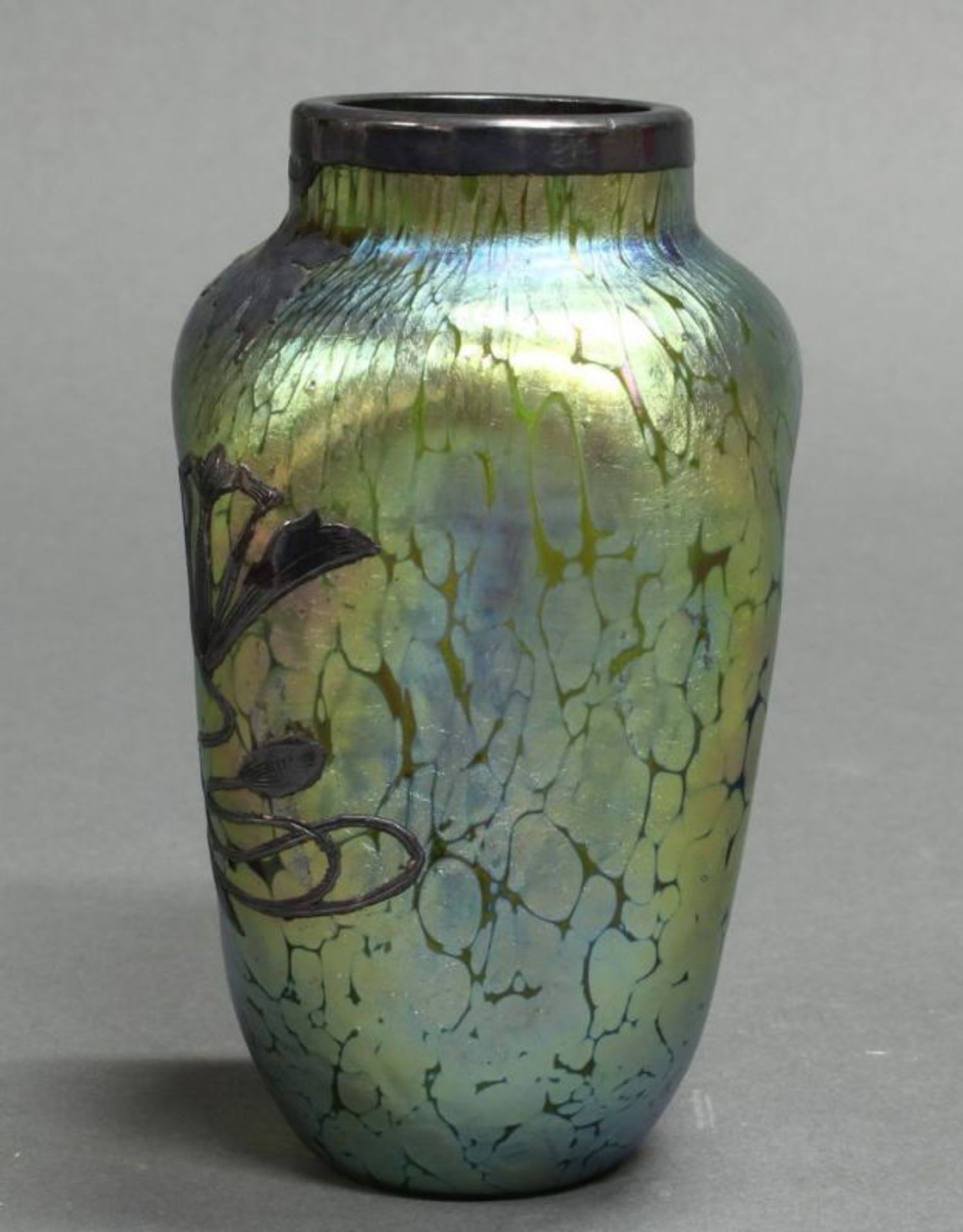 Vase, Jugendstil, um 1900, Grünglas, lüstrierend, Lippe und Schauseite mit Silberauflage, vierseitig - Image 2 of 6