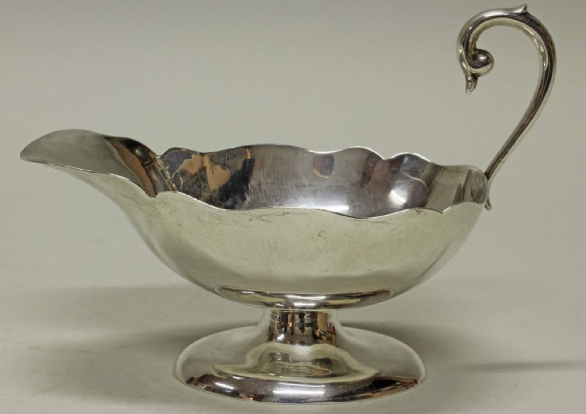 Saucière, Silber 925, Mexiko, hochgezogener Henkel, 13.5 cm hoch, ca. 219 g 20.00 % buyer's