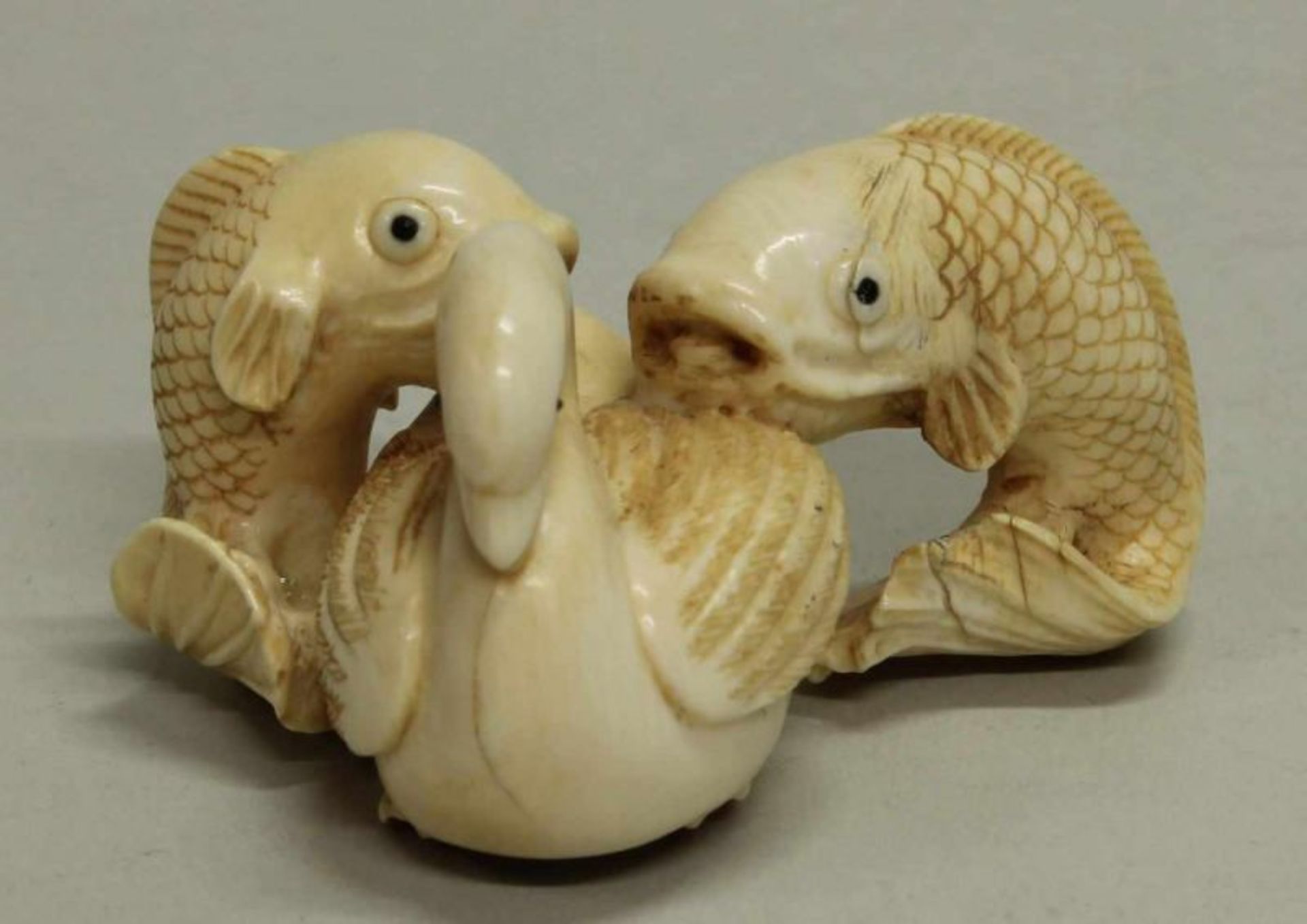 Netsuke, "Karpfen mit Gans", China, um 1930, Elfenbein, geschnitzt, 3 cm hoch 20.00 % buyer's