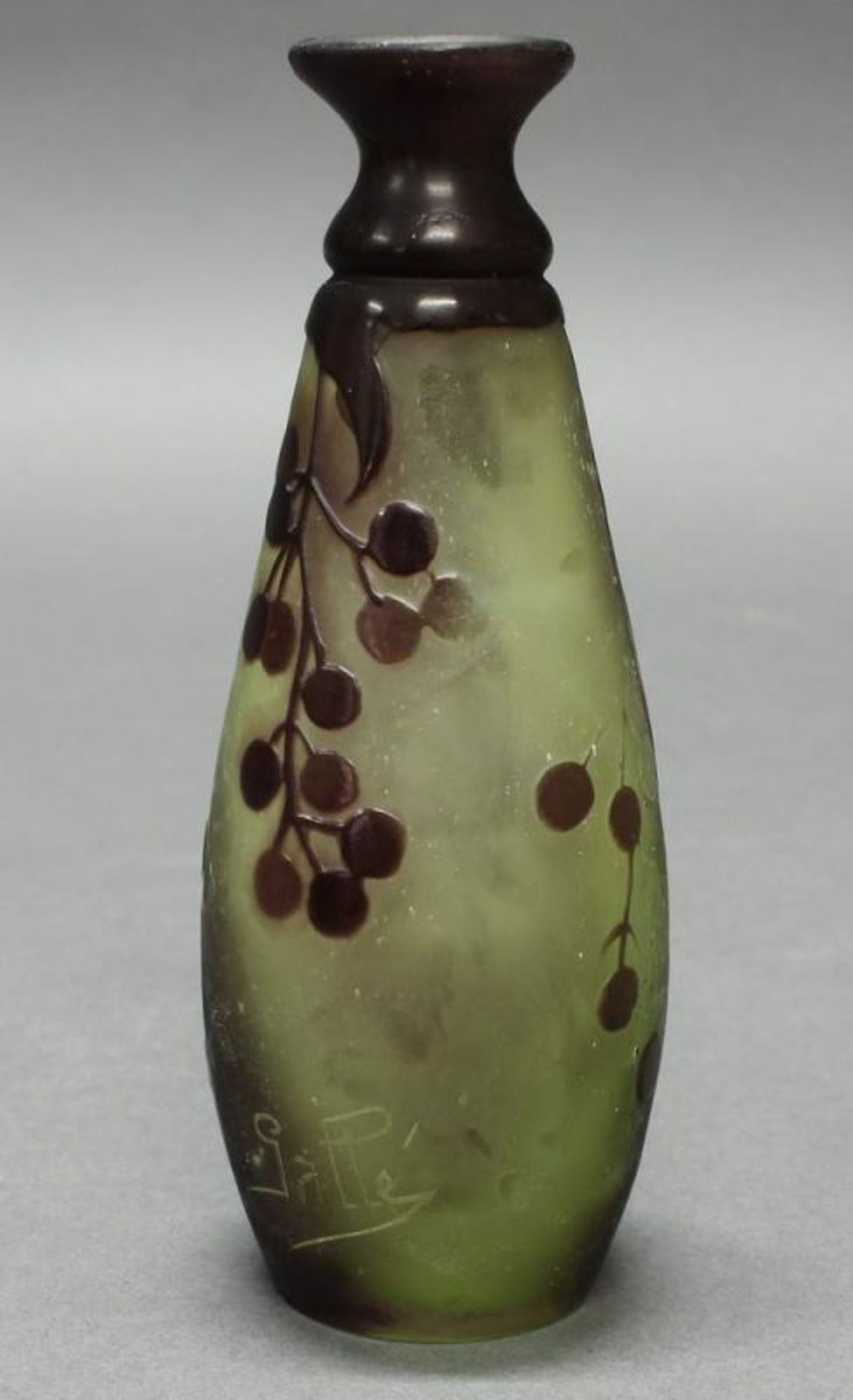 Vase, Emile Gallé, um 1902, Glas, brauner Überfangdekor mit Vogelbeeren auf gelblichem Grund, - Image 2 of 4