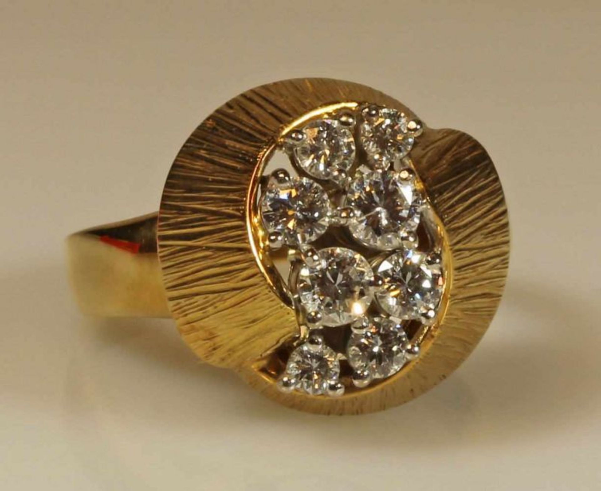 Ring, GG 750, 8 Brillanten zus. ca. 0.71 ct., 10 g, RM 18 20.00 % buyer's premium on the hammer